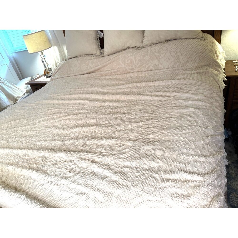Vtg Bates George Washingtons Choice ?Double cream Hobnail Chenille Bedspread